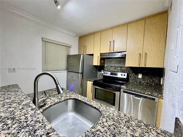 811 NE 14th Pl APT 4