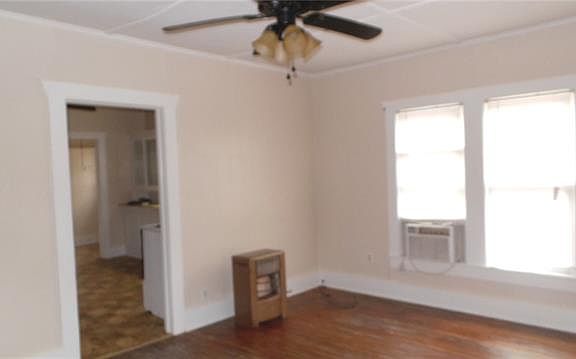 5th image of 1004 E Milam St