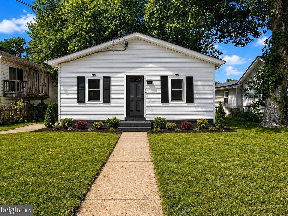 1st image of 414 Carmody Hills Dr