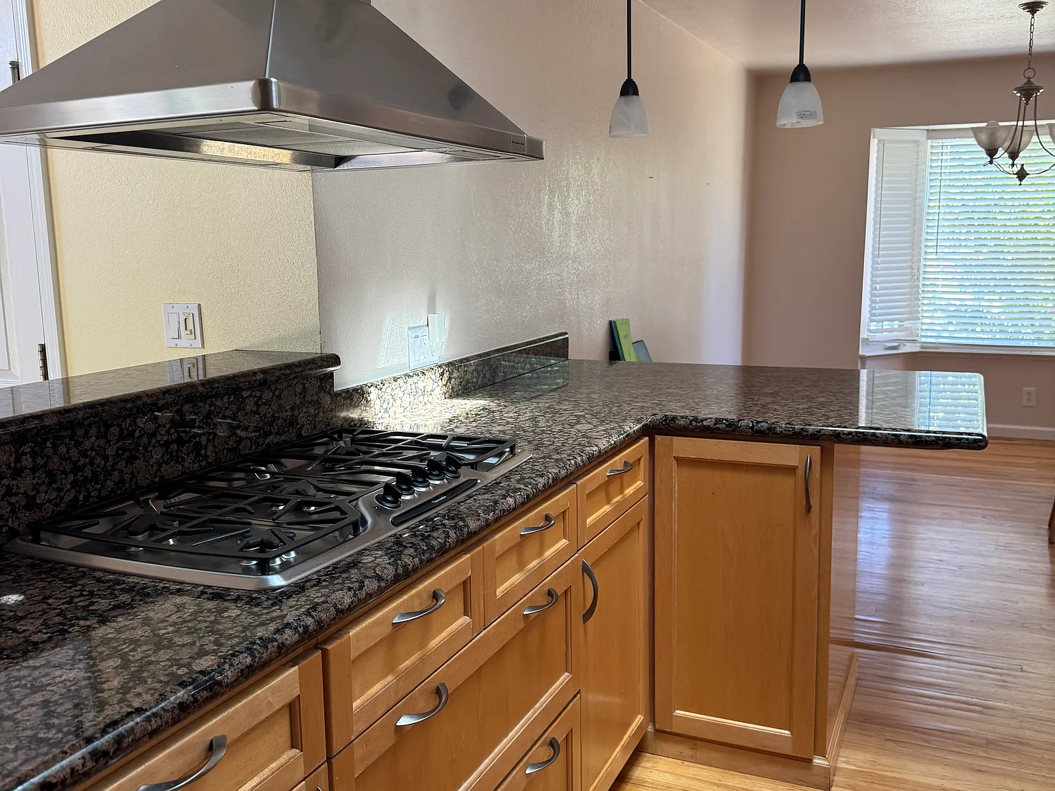 3 bed, 1612 sqft, $6,500 — Photo 4
