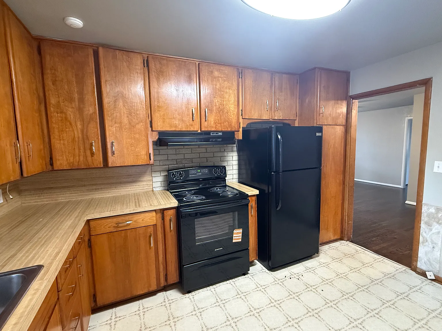 3 bed, 936 sqft, $1,350 — Photo 3