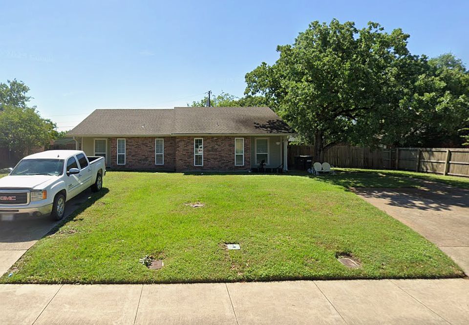 2nd image of 512 W Ridge Dr
