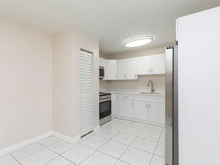 7750 SW 10th Ct #B — Photo 4
