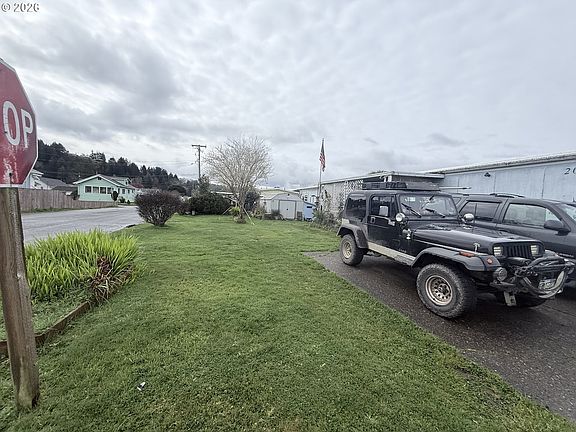 3rd image of 1000 N 8th St Space 20