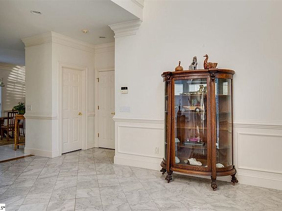5th image of 5 Covey Hill Ln