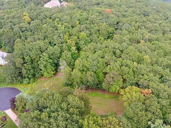 4th image of 250 Knollwood Dr