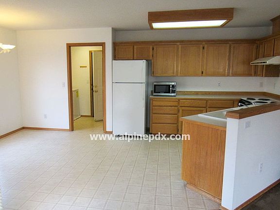 3rd image of 1586 SE Margaret Ln