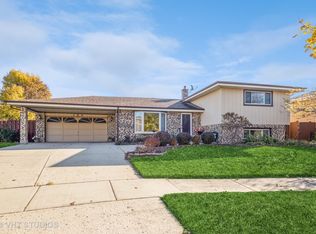 153 Century Dr, Wood Dale, IL 60191