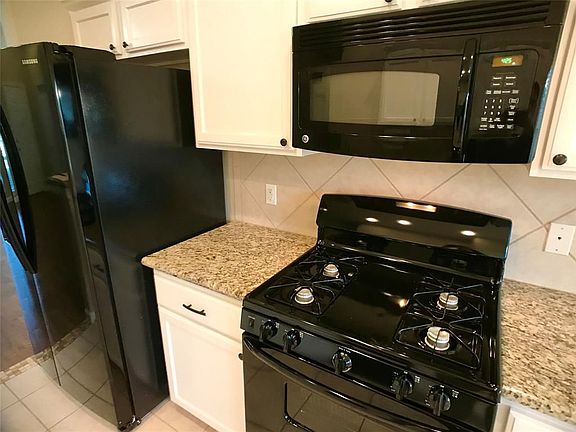 5th image of 10910 Barker View Dr