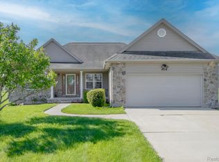 4214 Cayuga Trl, Flint, MI 48532