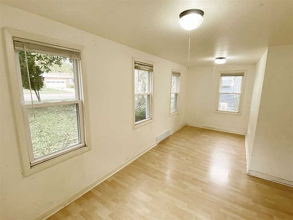 3rd image of 6326 Elmwood Ave