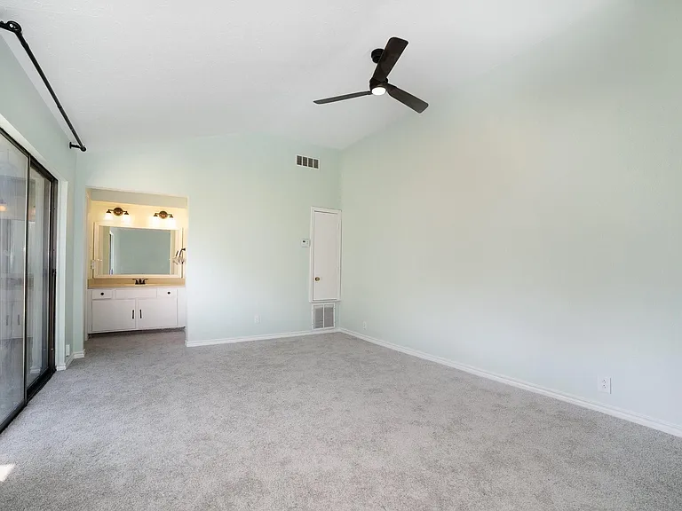3131 Wycliff Ave — Photo 10