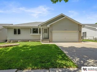6109 NW 11th St, Lincoln, NE 68521