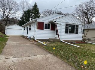 2620 18th St #A, Moline, IL 61265