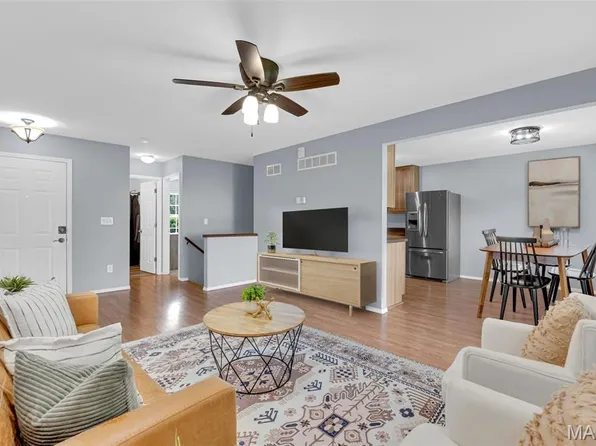 818 Sugar Valley Ct, Saint Peters, MO 63376