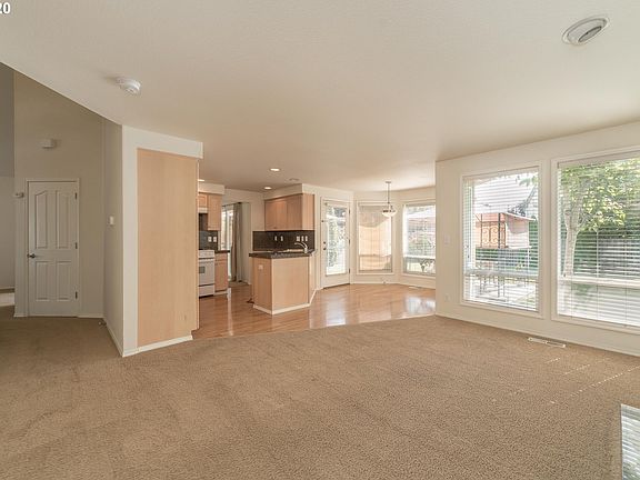 3rd image of 1611 SE 186th Pl