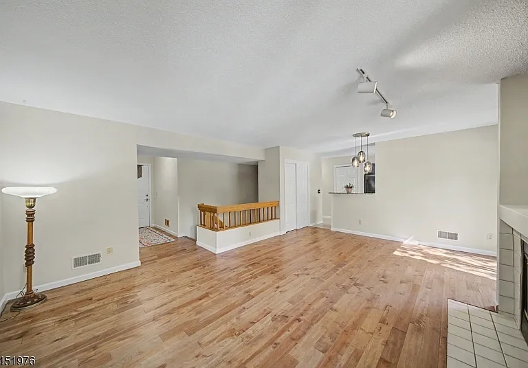 24 Pine Hollow Ct — Photo 8