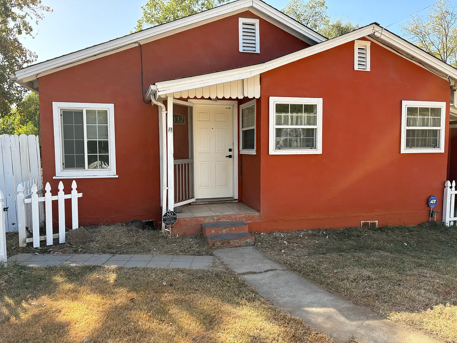 5032 Robertson Ave — Photo 2