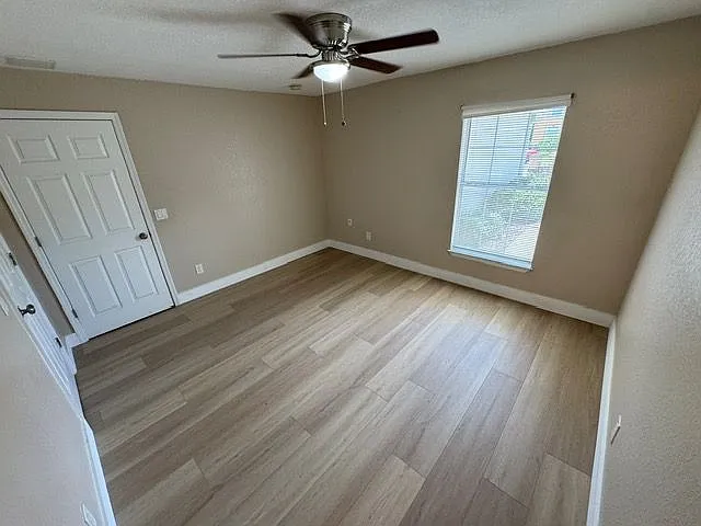 310 Greenwich Ct #310 — Photo 12