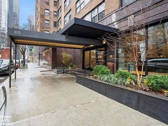 5th image of 305 E 40th St APT 10Z