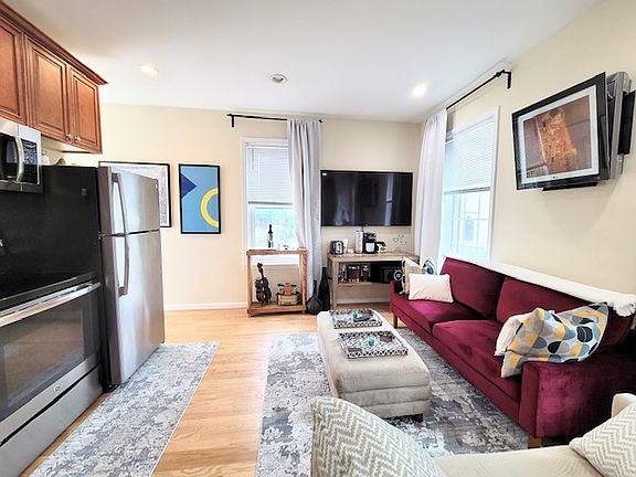 4th image of 1022 Duke St #102