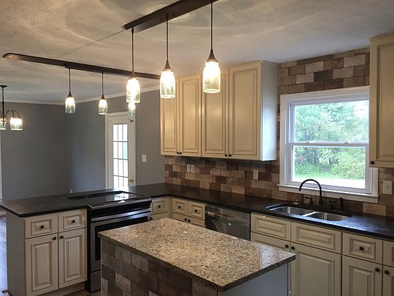 Kitchen & Dining area
