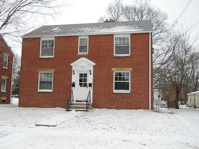 464 Oak St photo 1