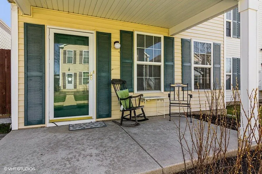 3 bed, 1160 sqft, $2,195 — Photo 3