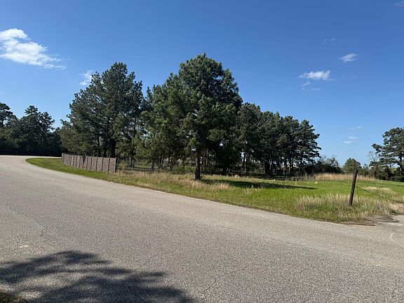 2nd image of 803 Lizzie Ln