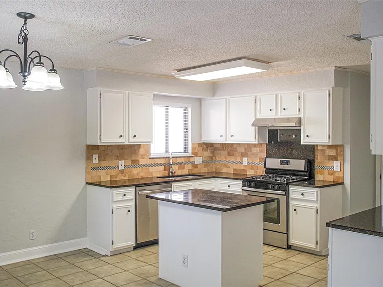12912 Pegasus St — Photo 10