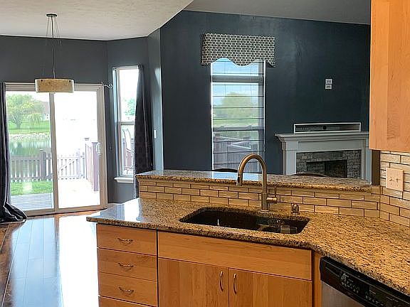 4th image of 814 Harvest Lake Dr