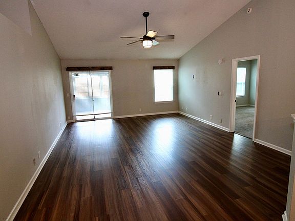 3rd image of 200 Chestnut Ct