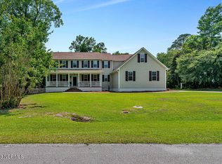 911 Greenway Dr, Jacksonville, NC 28546