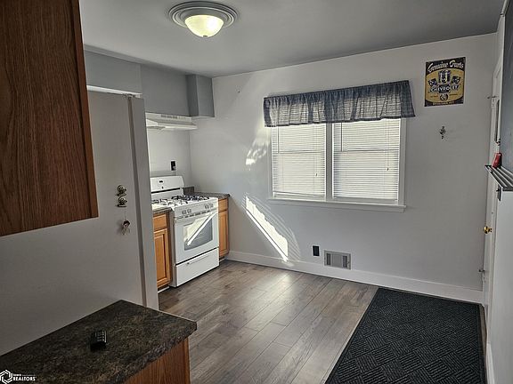 3rd image of 107 Lynwood Ave