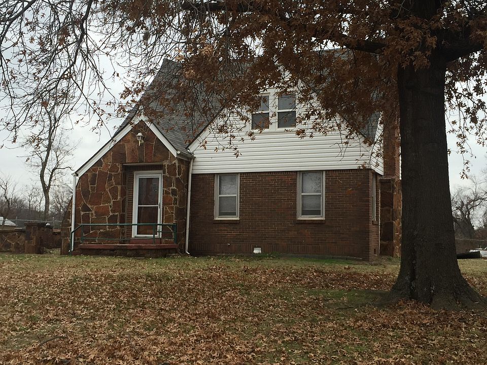 front yard - fenced