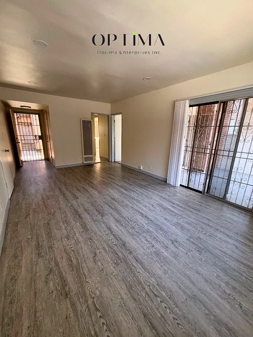 10942-10948 Crenshaw Blvd (Hexagon Eagles LLC) — Photo 3