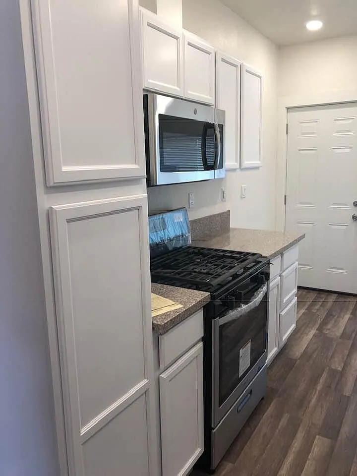 2 bed, 1074 sqft, $2,400 — Photo 3