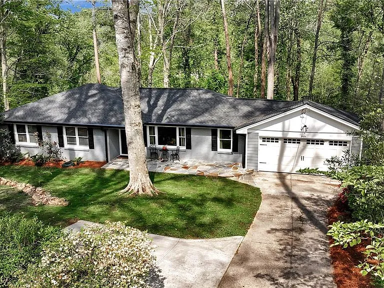 2424 Melinda Ct — Photo 1