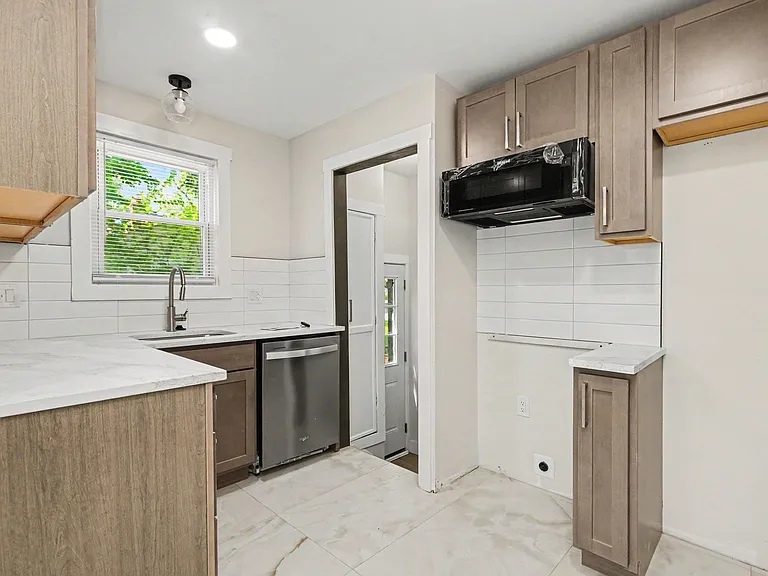 27157 Lucerne Dr — Photo 13