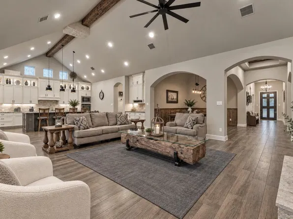 305 Pewter Sky Dr, Montgomery, TX 77316