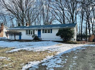 10 Kathleen Dr, Glenville, NY 12302