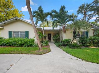 24 N Via Lucindia Dr, Sewalls Point, FL 34996