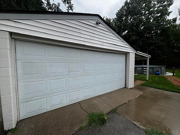 3rd image of 737 Kingston Rd