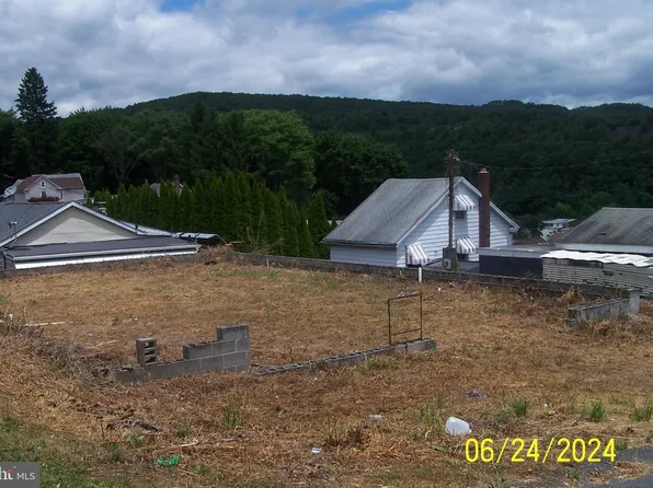 27 W Union St, Tamaqua, PA 18252