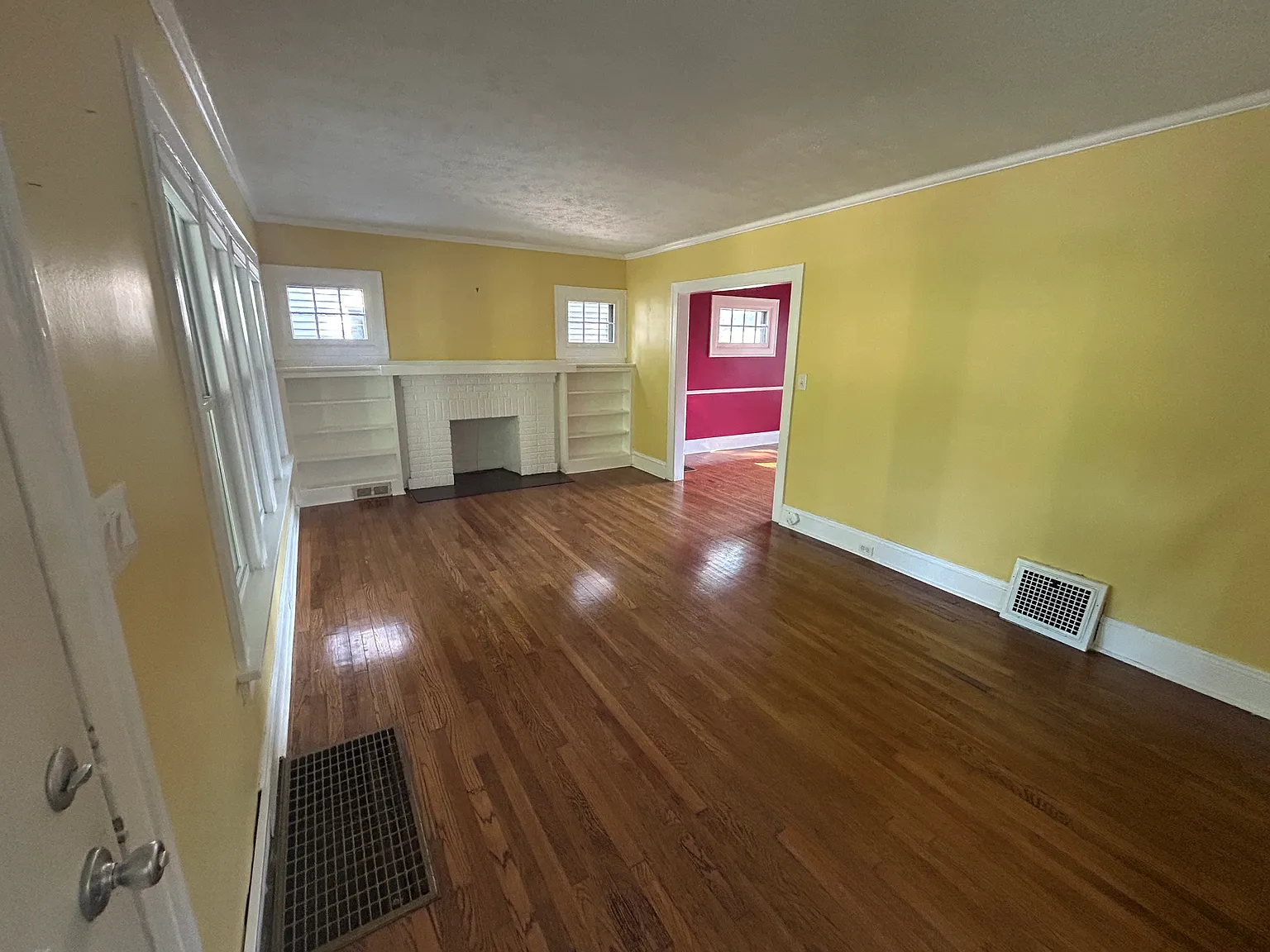 3 bed, 1.5 bath, 1284 sqft, $1,800 — Photo 2