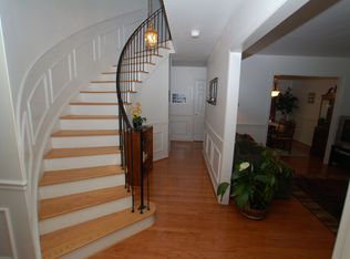 6000 Waterbury Ct, Springfield, VA 22152