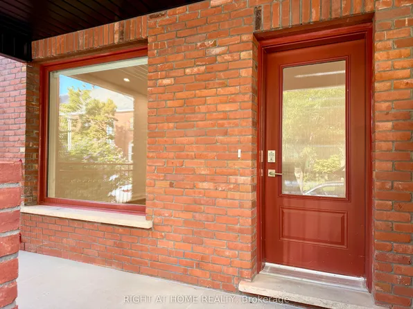 57 Hepbourne St #1, Toronto, ON M6H 1K4