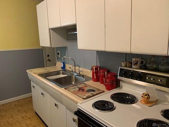 4th image of 4052 Ark Ave