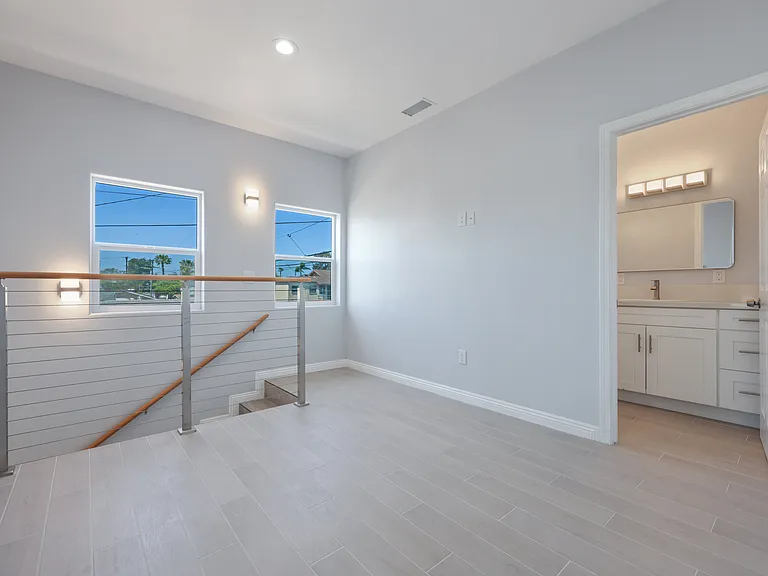 4839 Mansfield St — Photo 15