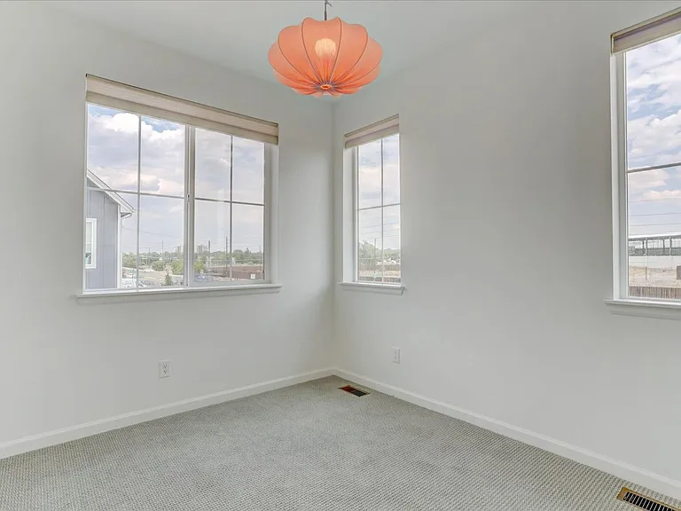 1828 S Poplar Ct — Photo 14